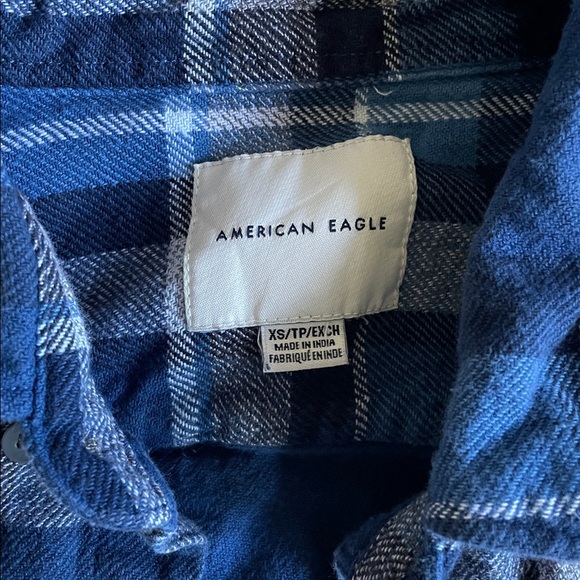 American Eagle Outfitters Navy and White Plaid Flannel Shirt - Picture 12 of 13